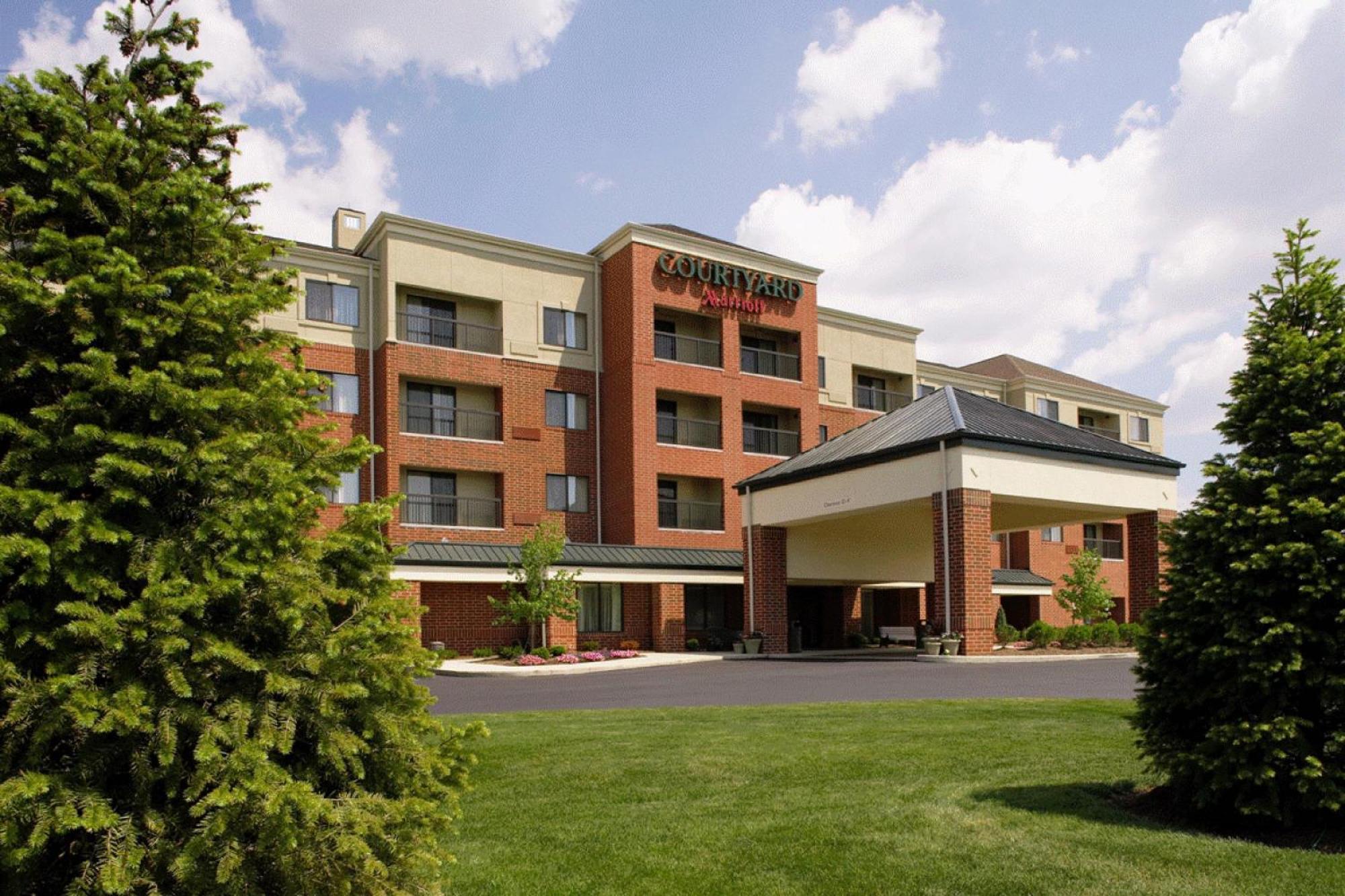 คอร์ตยาร์ด แอครอน ดาวน์ทาวน์ สโตว์ Hotel Stow ภายนอก รูปภาพ