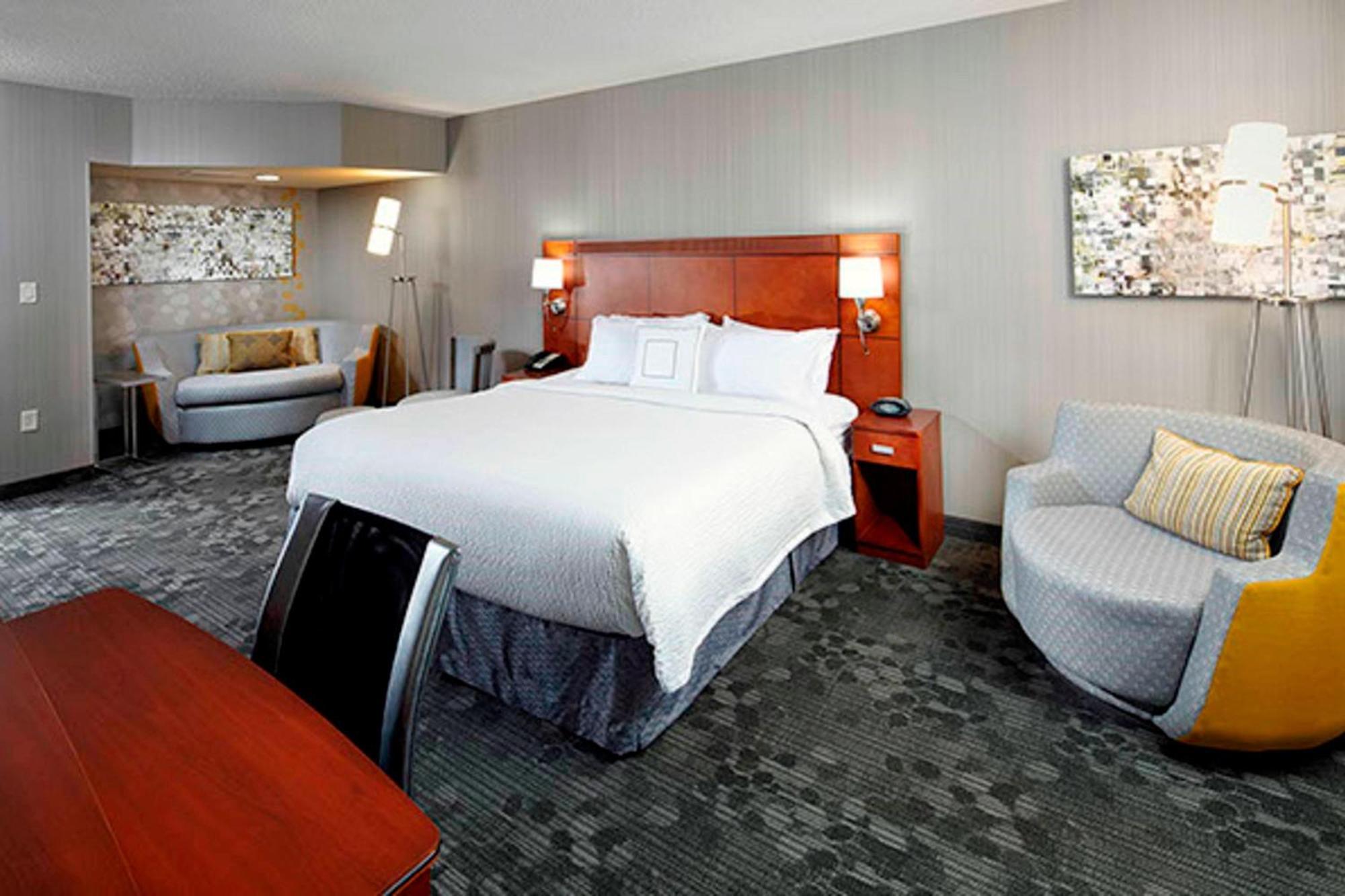คอร์ตยาร์ด แอครอน ดาวน์ทาวน์ สโตว์ Hotel Stow ภายนอก รูปภาพ