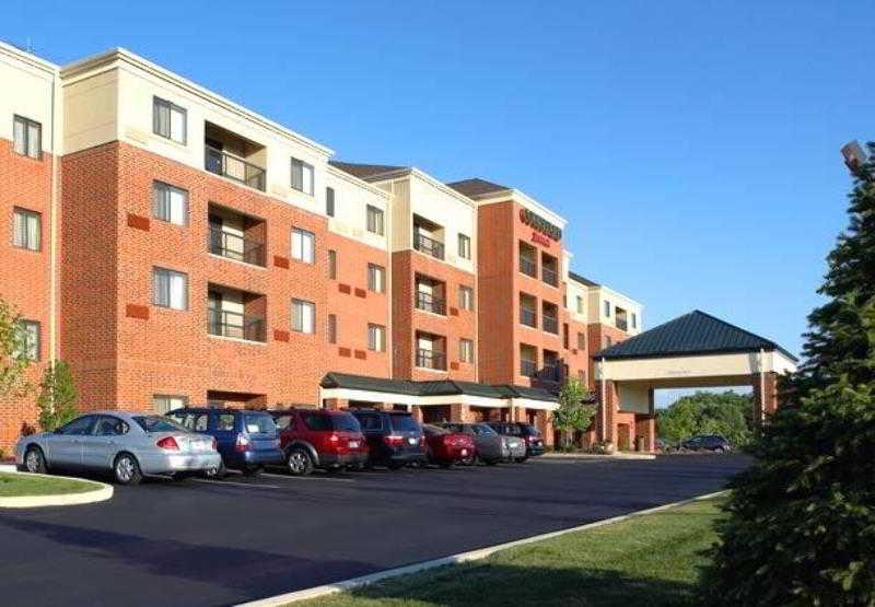 คอร์ตยาร์ด แอครอน ดาวน์ทาวน์ สโตว์ Hotel Stow ภายนอก รูปภาพ