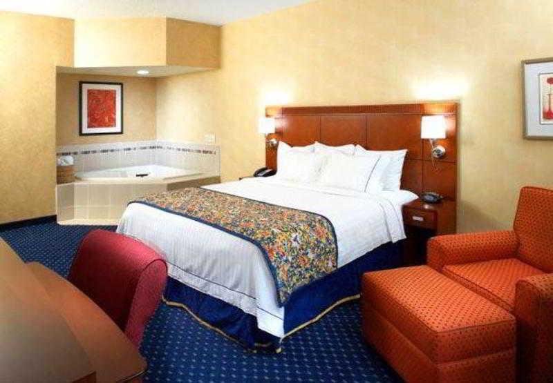 คอร์ตยาร์ด แอครอน ดาวน์ทาวน์ สโตว์ Hotel Stow ห้อง รูปภาพ