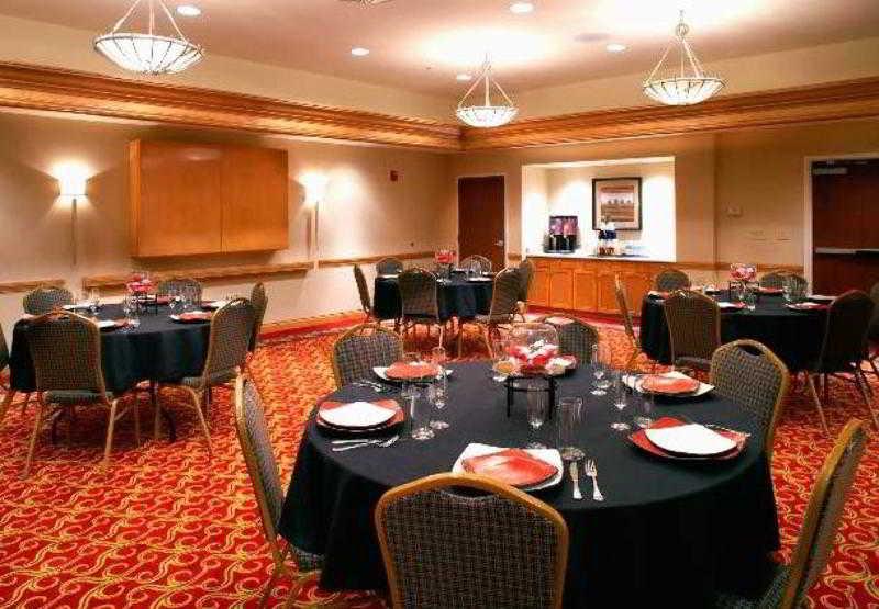 คอร์ตยาร์ด แอครอน ดาวน์ทาวน์ สโตว์ Hotel Stow ร้านอาหาร รูปภาพ